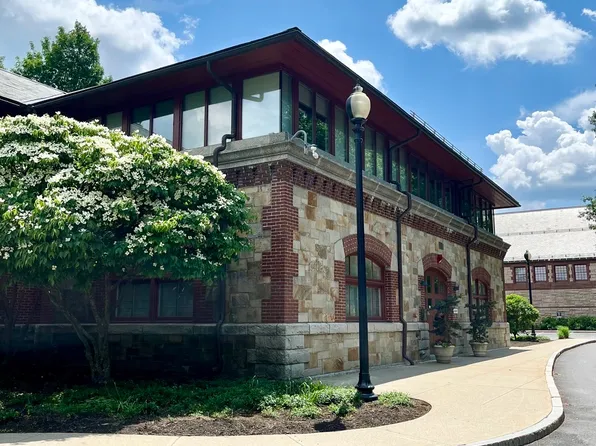 2430 Beacon St Unit 104, Chestnut Hill, MA 02467