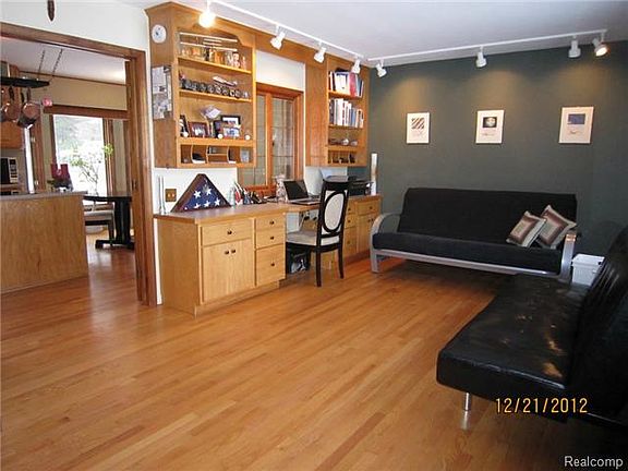 5th image of 8818 Skylane Dr