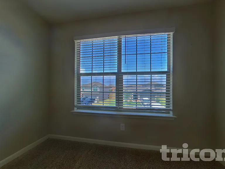 227 Drifter Dr — Photo 11