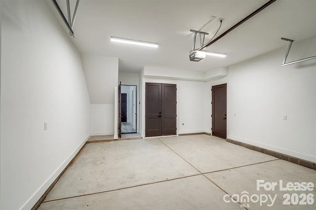 4 bed, 3.5 bath, 1908 sqft, $3,700 — Photo 4