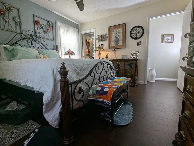 919 Milam Dr — Photo 18