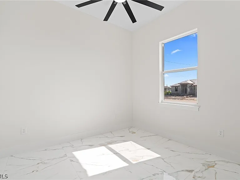 430 Petite Ave — Photo 15
