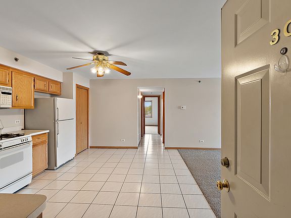 4th image of 9514 S Kilbourn Ave APT 3C
