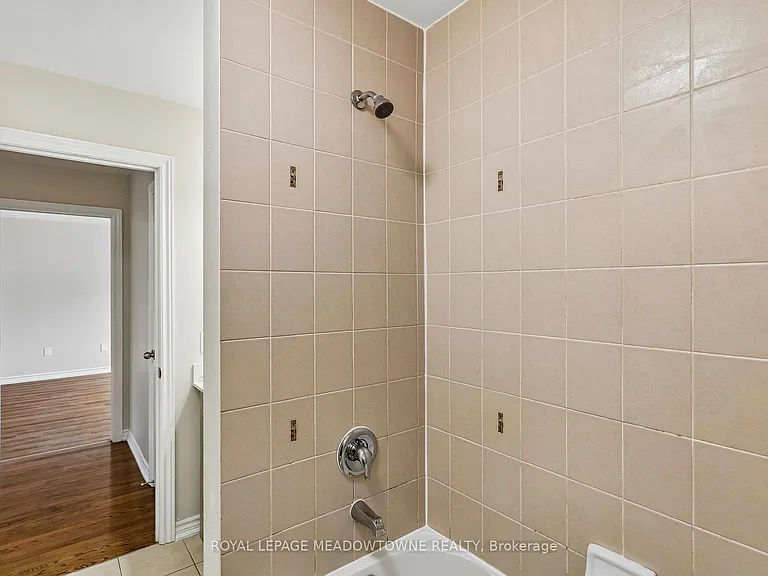 15 Learmont Ave #UPPER — Photo 35
