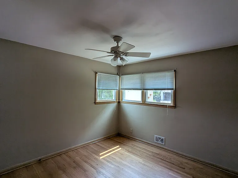 8833 W Hawthorne Ave — Photo 10