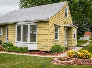 2954 S 96th St, West Allis, WI 53227