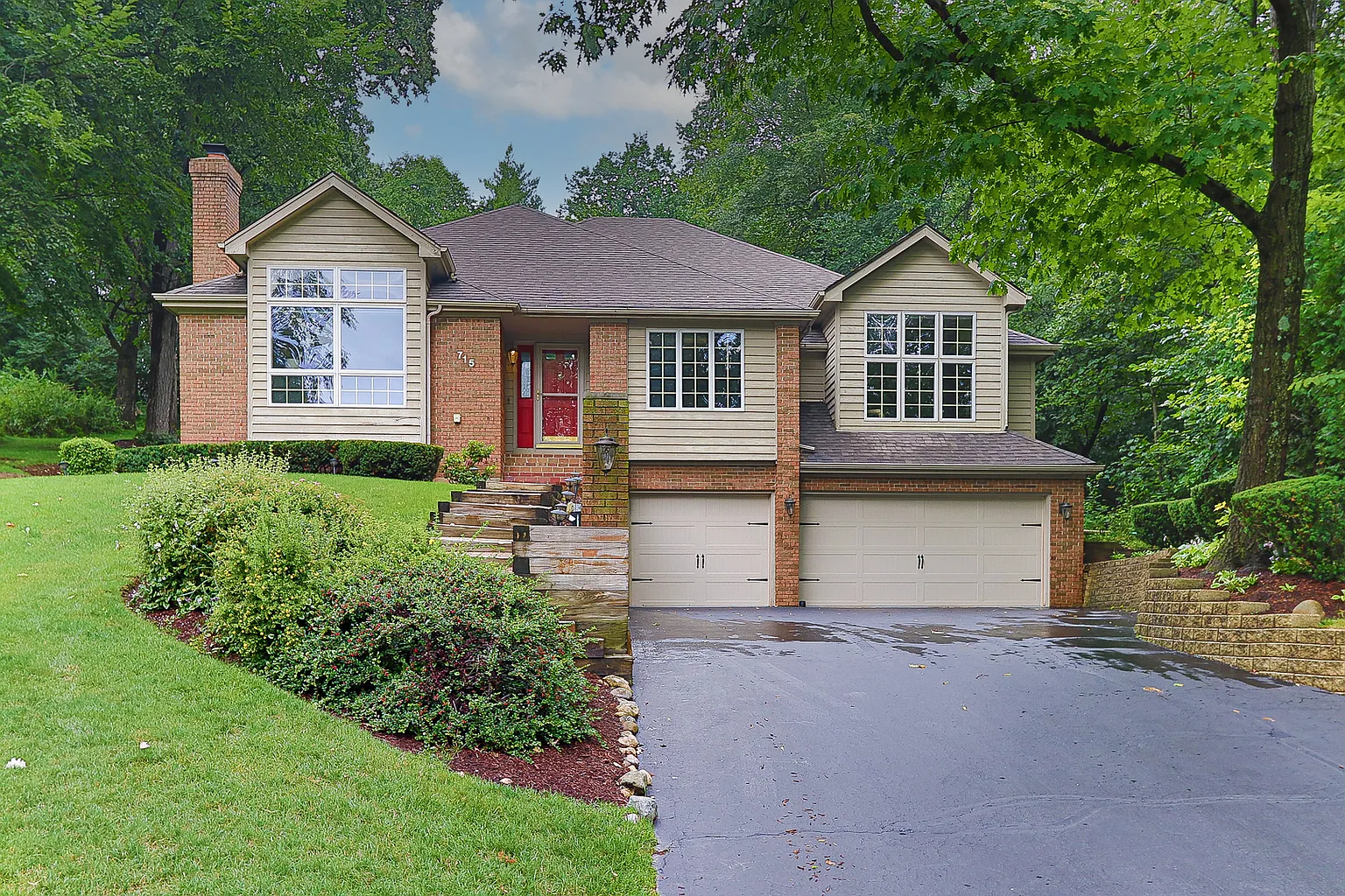 715 Harper Dr photo 1