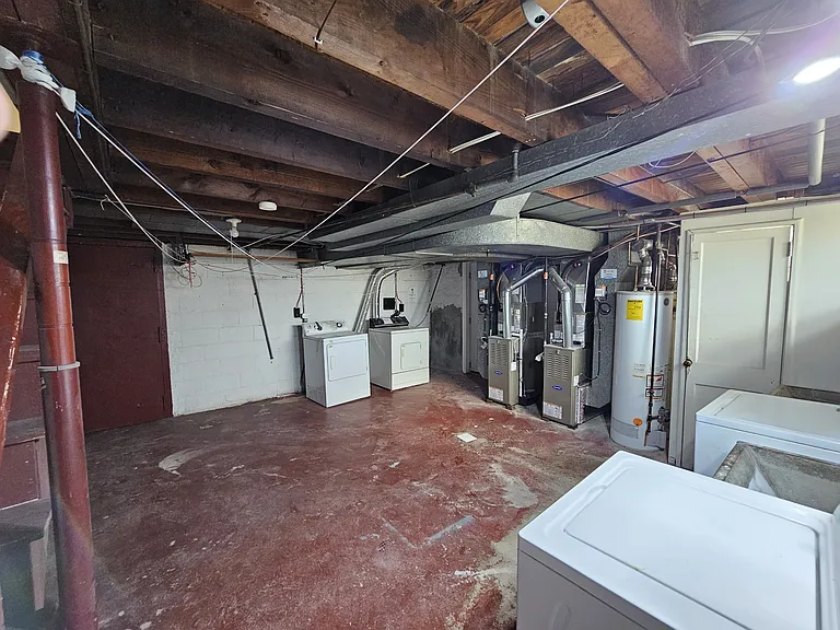 1208 Englewood St — Photo 12