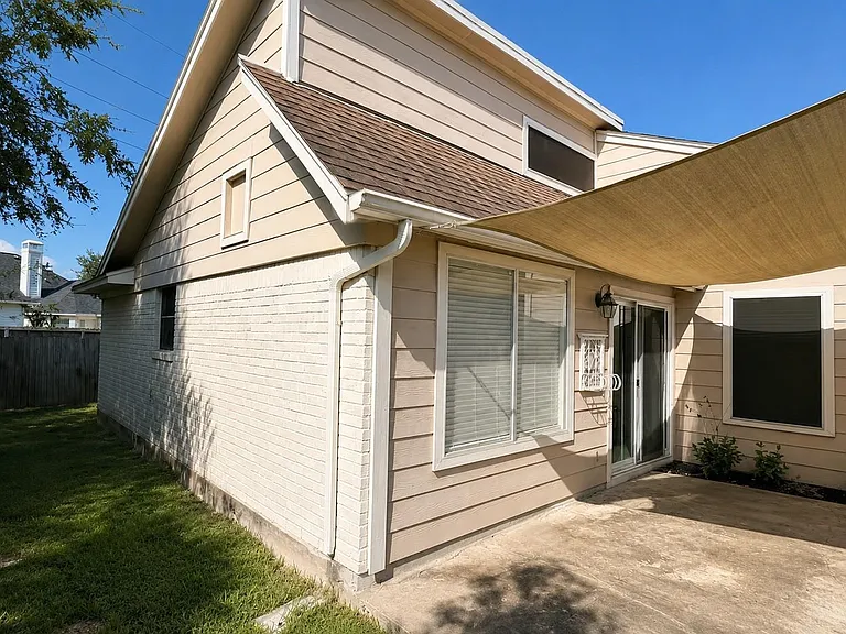1819 Hanbury Ct — Photo 2