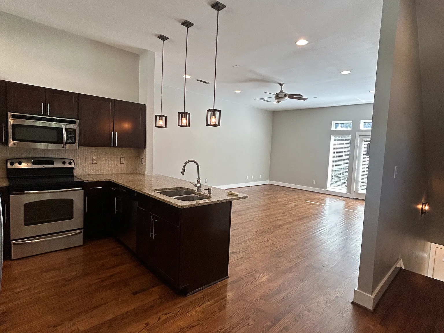 2 bed, 2.5 bath, 1403 sqft, $2,800 — Photo 1