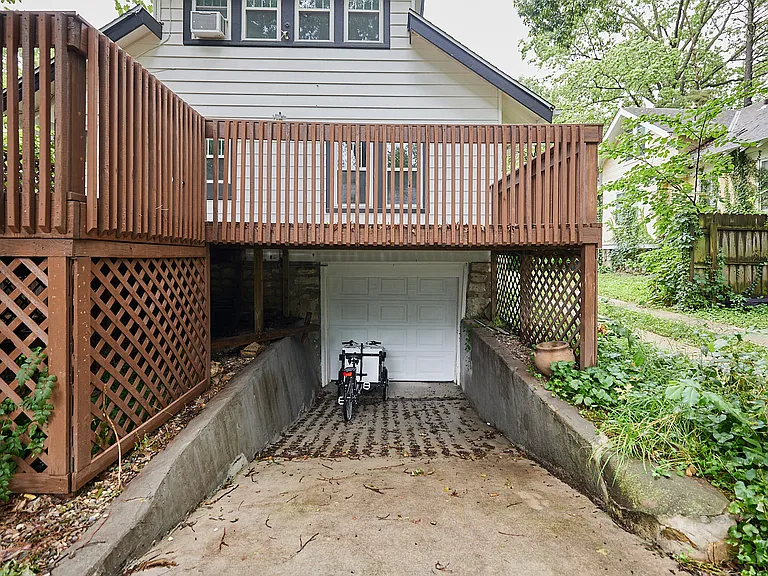 5740 Charlotte St — Photo 21
