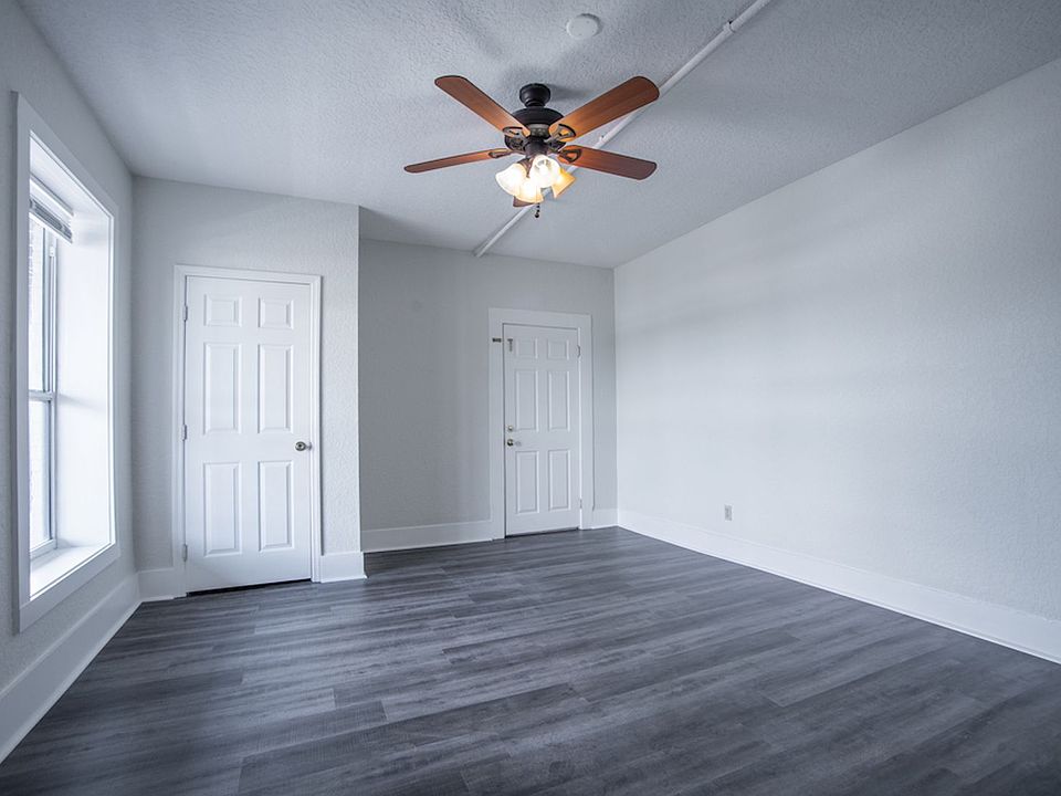 1st image of 9 N Central Ave #11-207