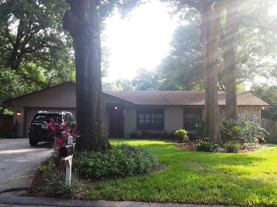 1st image of 208 Stevenage Dr