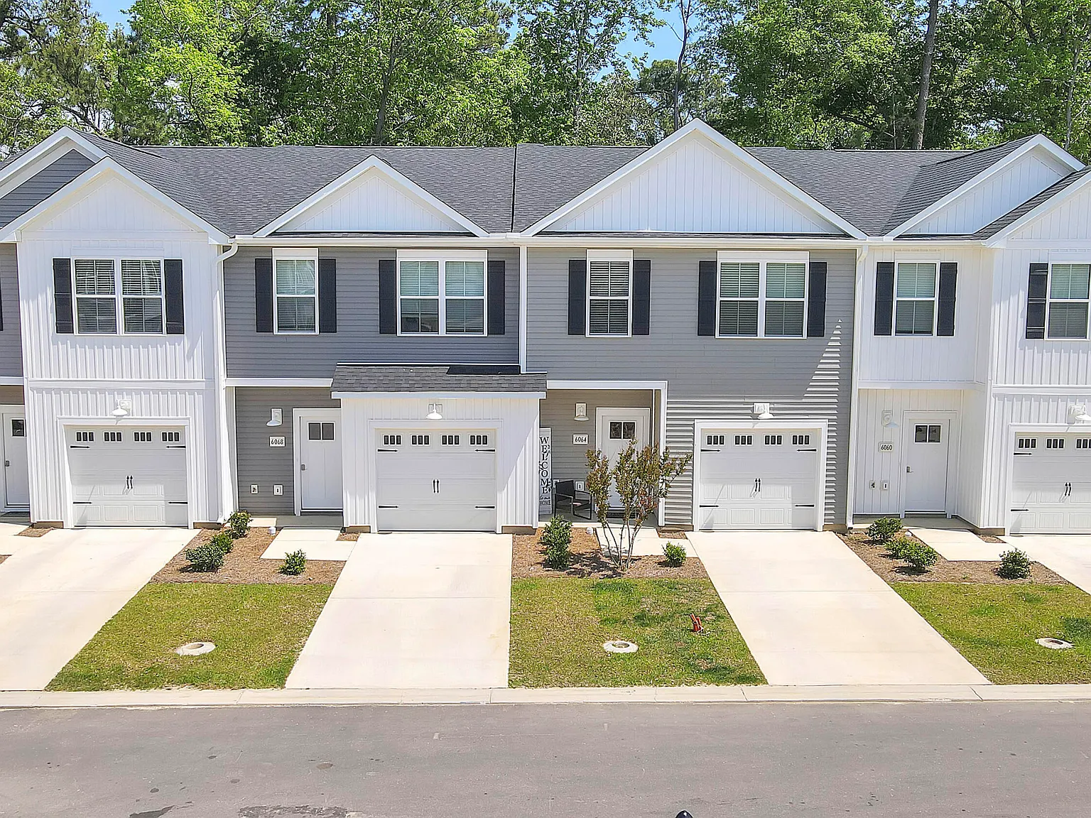 3 bed, 2.5 bath, 1726 sqft, $2,040 — Photo 1