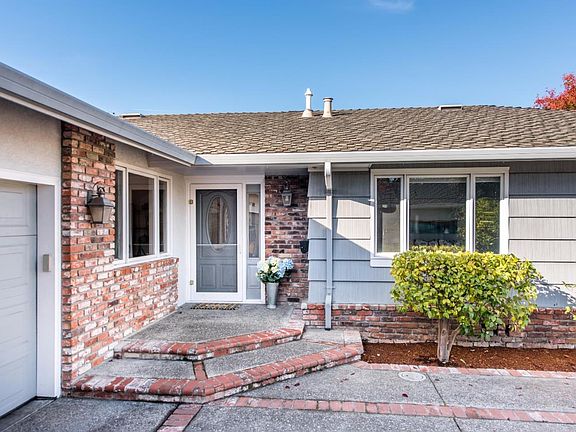 2nd image of 1118 The Dalles Ave