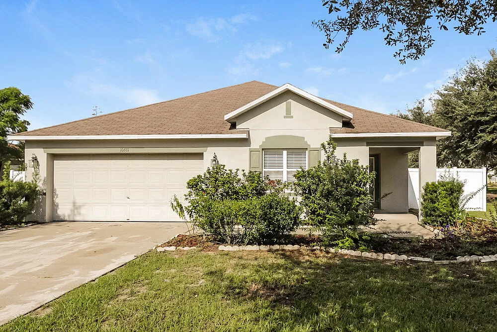 4 bed, 2.0 bath, 1910 sqft, $2,085 — Photo 1