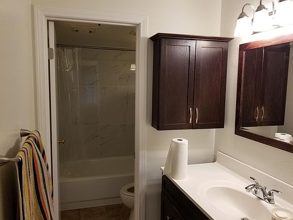 3rd image of 426 N Maryland Ave Unit 105