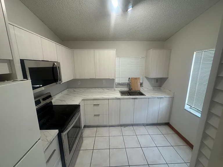 19642 NW 59th Pl — Photo 18