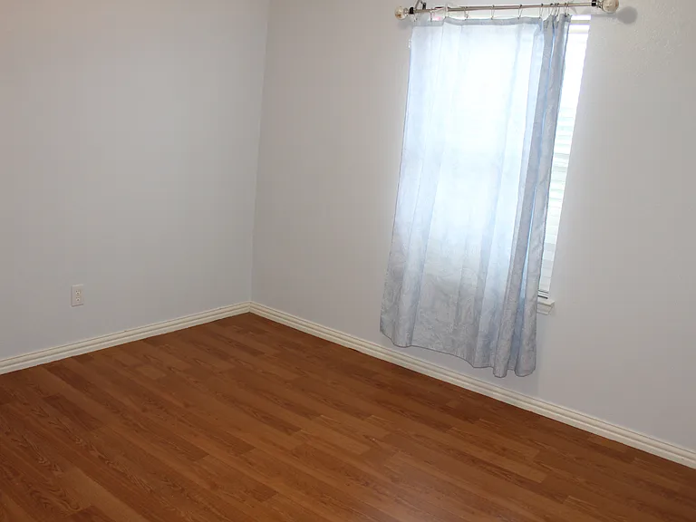 5017 Remington Dr — Photo 9