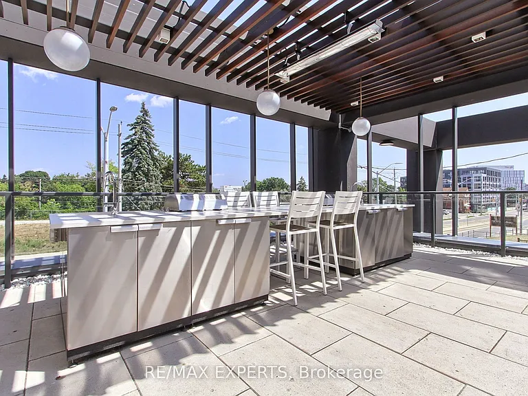741 King St W #103 — Photo 40