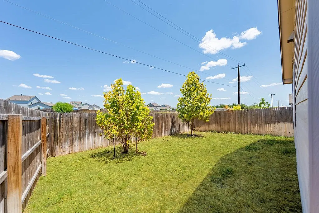 4 bed, 1500 sqft, $1,800 — Photo 3