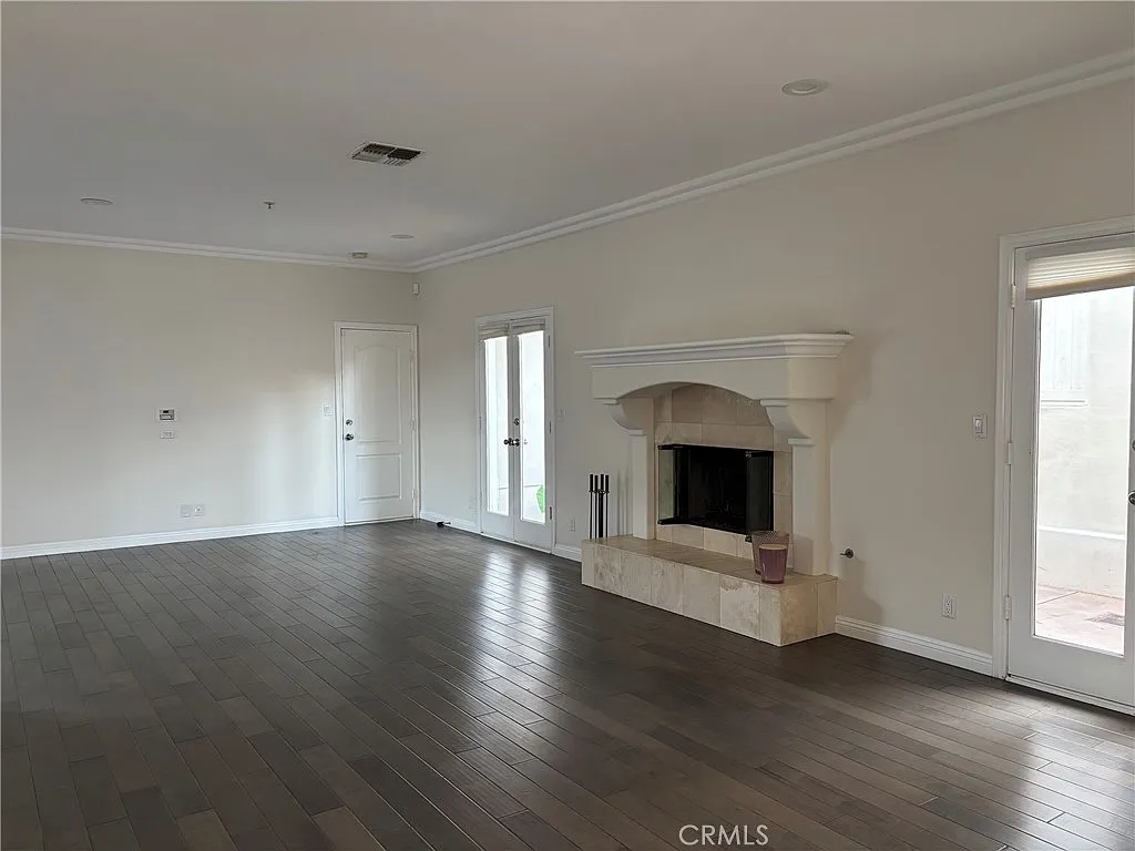 4 bed, 2.5 bath, 2575 sqft, $7,300 — Photo 3