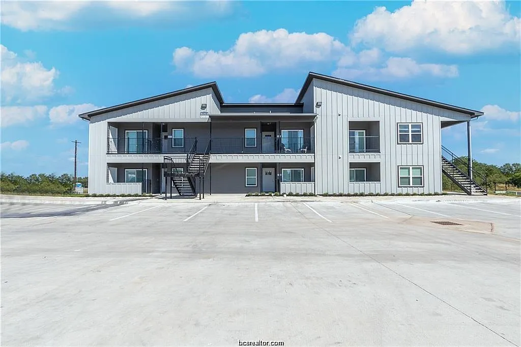 3 bed, 1258 sqft, $1,750 — Photo 1