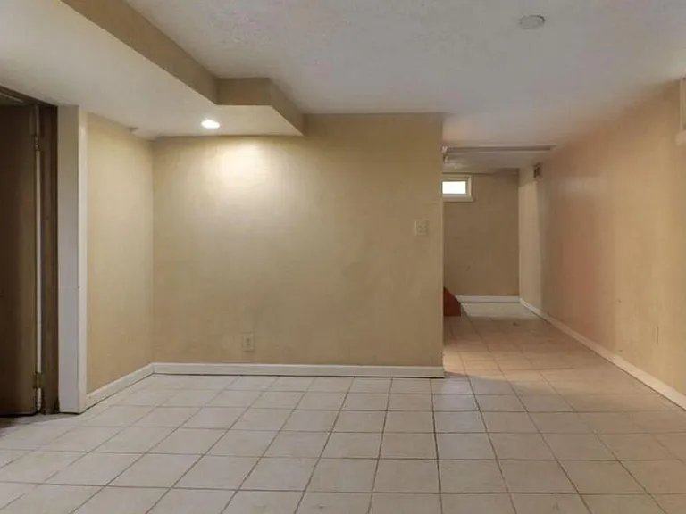 Bonus Finished Basement. On-Site Washer/Dryer. Storage.