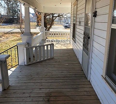 3rd image of 402 W Washington Ave