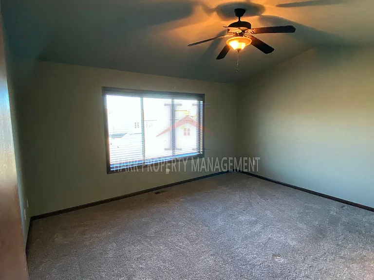 3210 E 3rd St — Photo 22