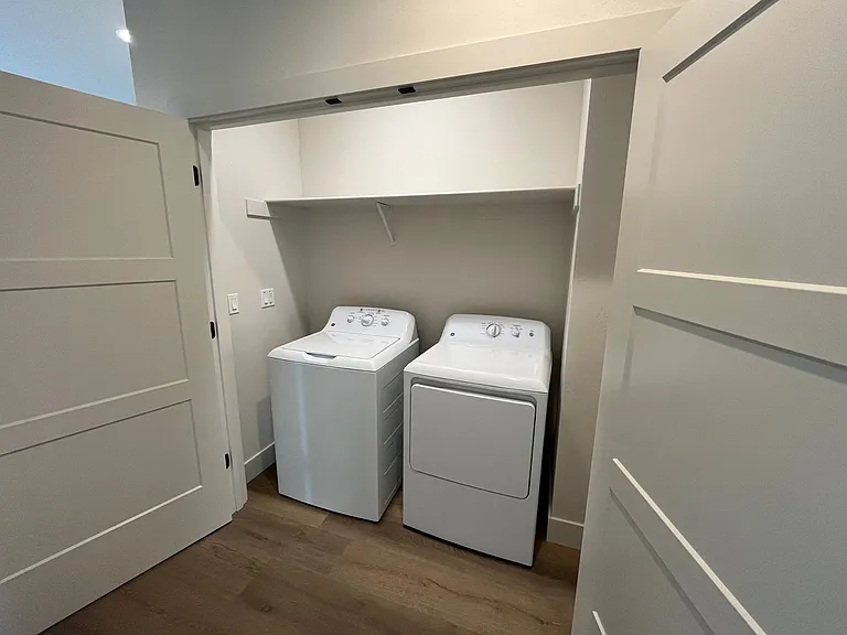 2548 SW Yew Ave #104 — Photo 20