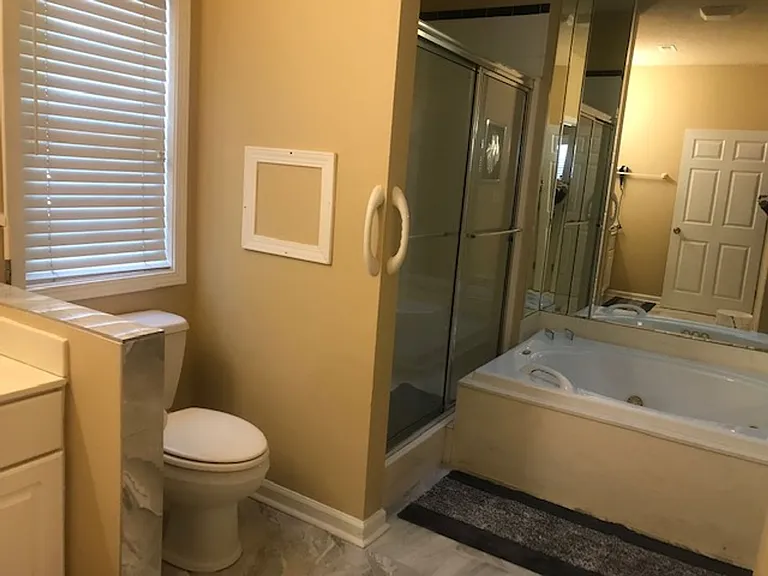 302 Caroline Cir — Photo 9