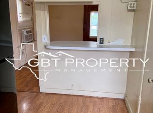 38 4th St SW #C, Paris, TX 75460