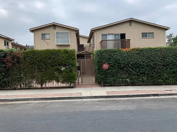 6132 De Longpre Ave #202
