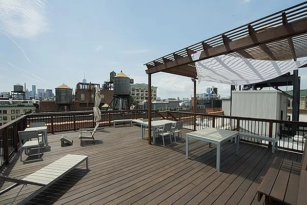 Sold by R New York | media 3