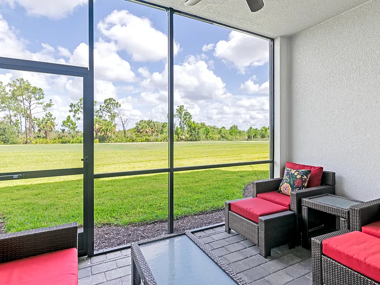 Your own, private lanai on the golf course.