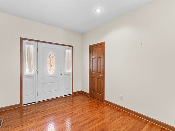 3rd image of 406 E Knights Rd