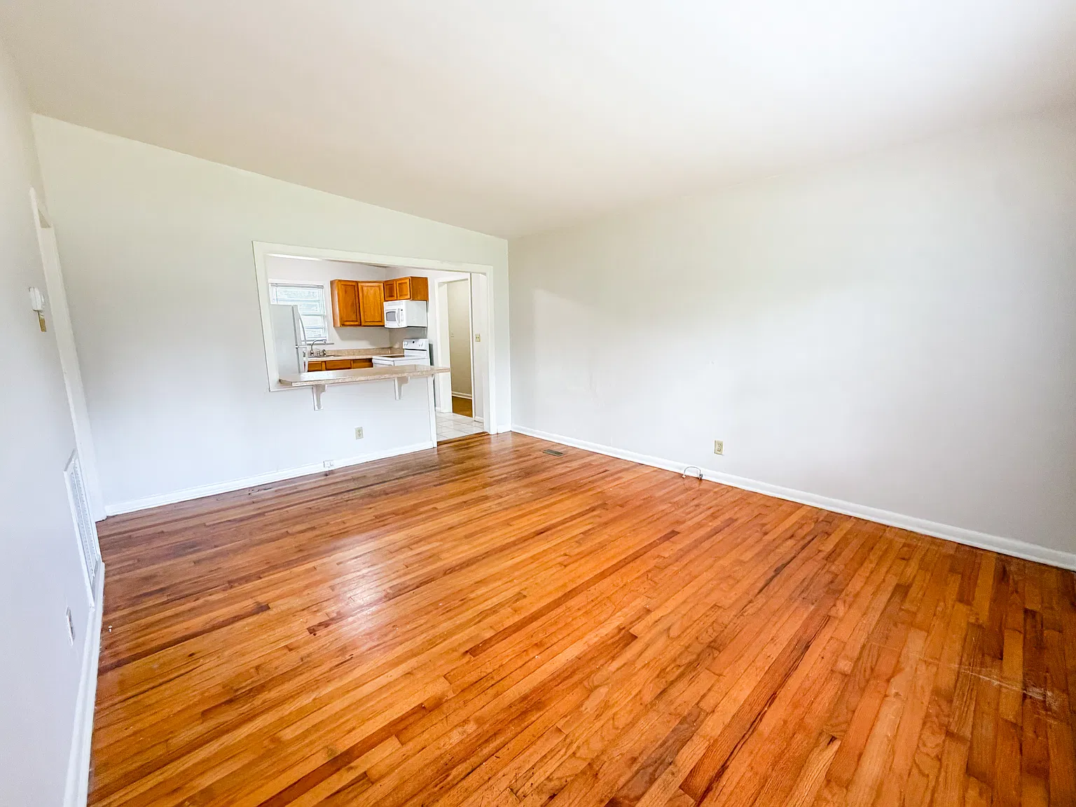 4 bed, 1205 sqft, $2,400 — Photo 4