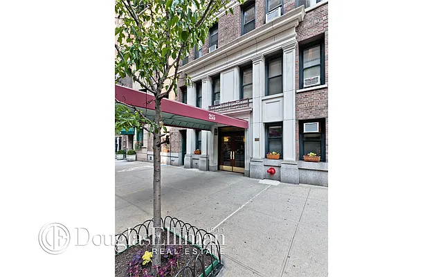 Sold by Douglas Elliman | media 22