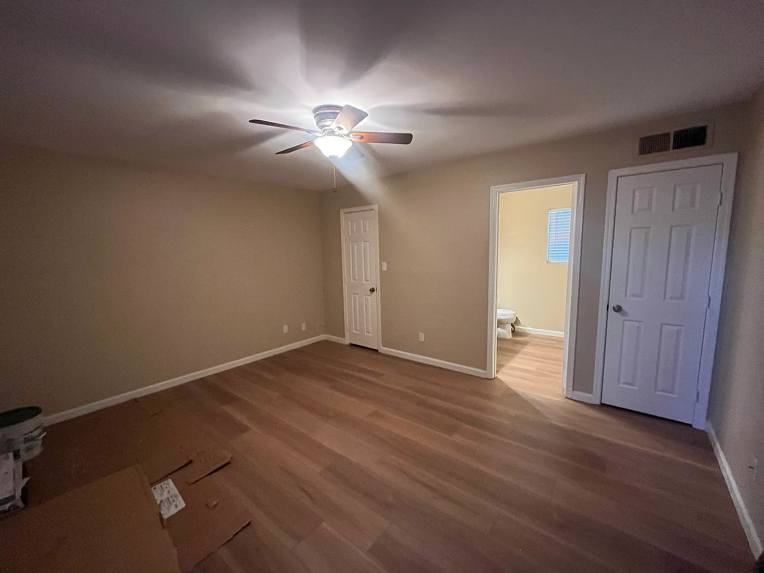 3 bed, 1130 sqft, $1,900 — Photo 2