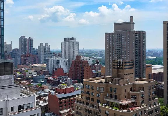 2nd image of 360 E 72nd St APT C2704