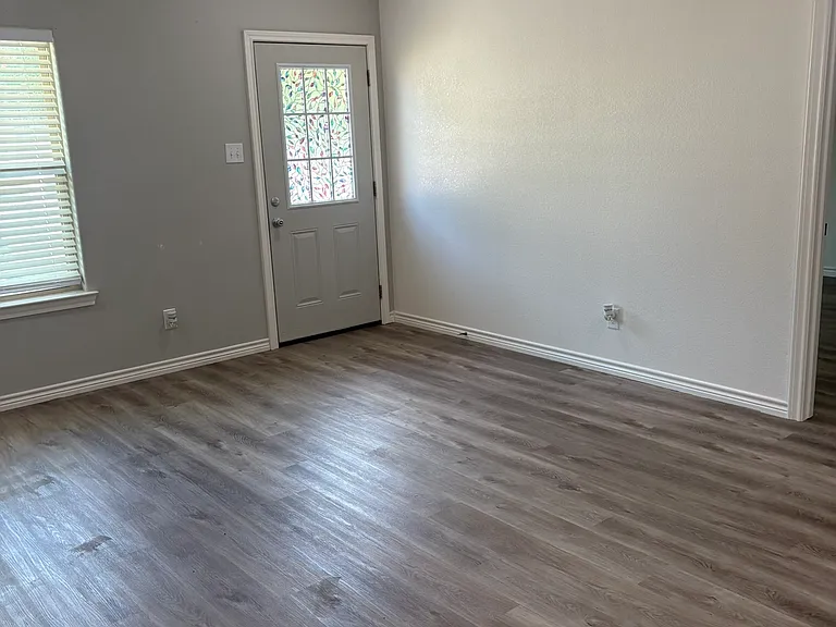 111 E Hamilton St — Photo 6