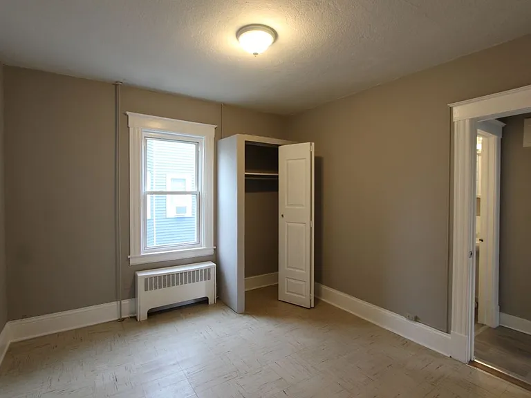 64 James St — Photo 2