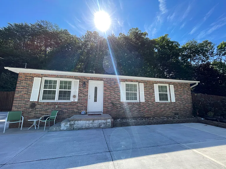 1019 Oakville Ln — Photo 13
