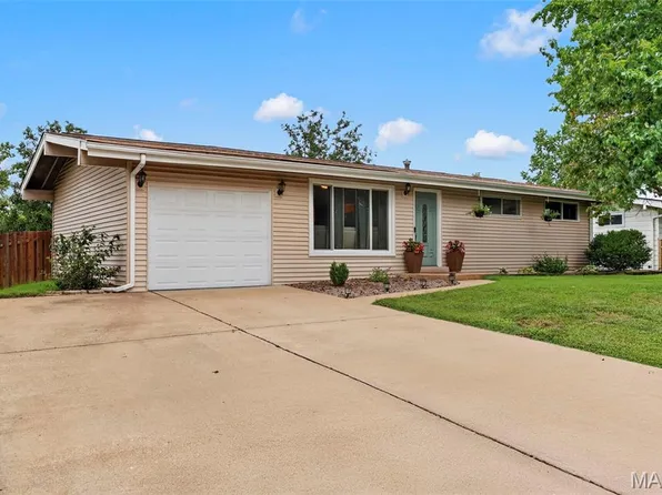 519 Sulphur Spring Rd, Ballwin, MO 63021