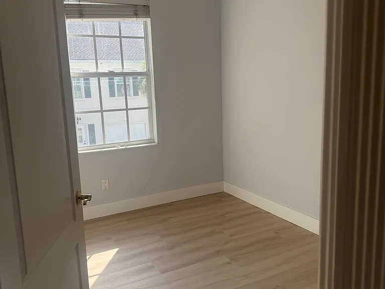 225 Murray Ct — Photo 11