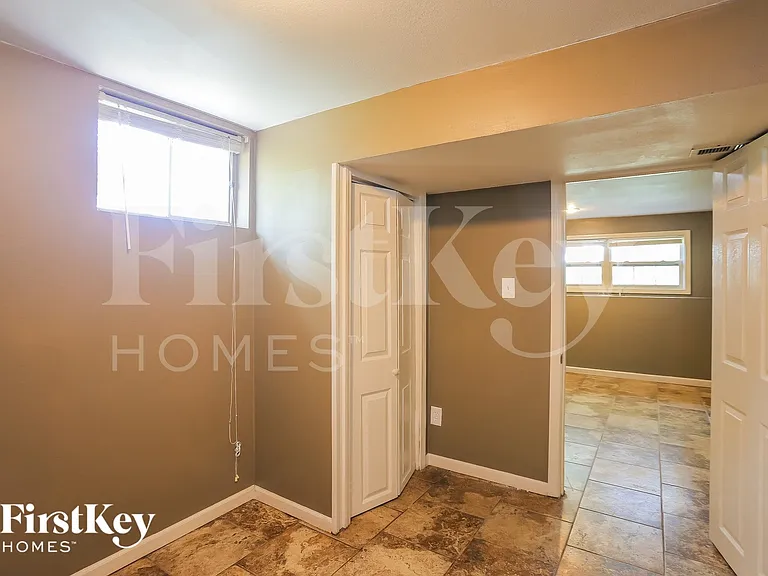 16005 E Cogan Ln — Photo 12