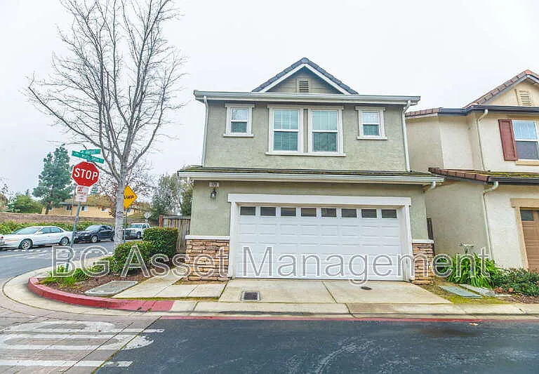 128 Kingfisher St — Photo 32