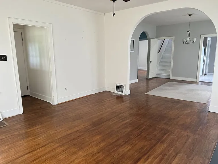 1504 W Logan St — Photo 5