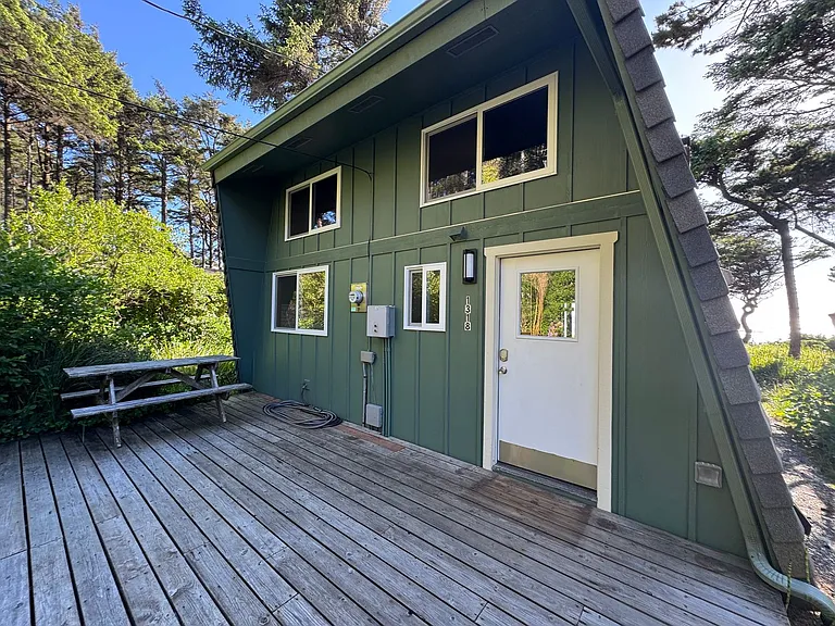 1318 NW Voyager Way — Photo 3